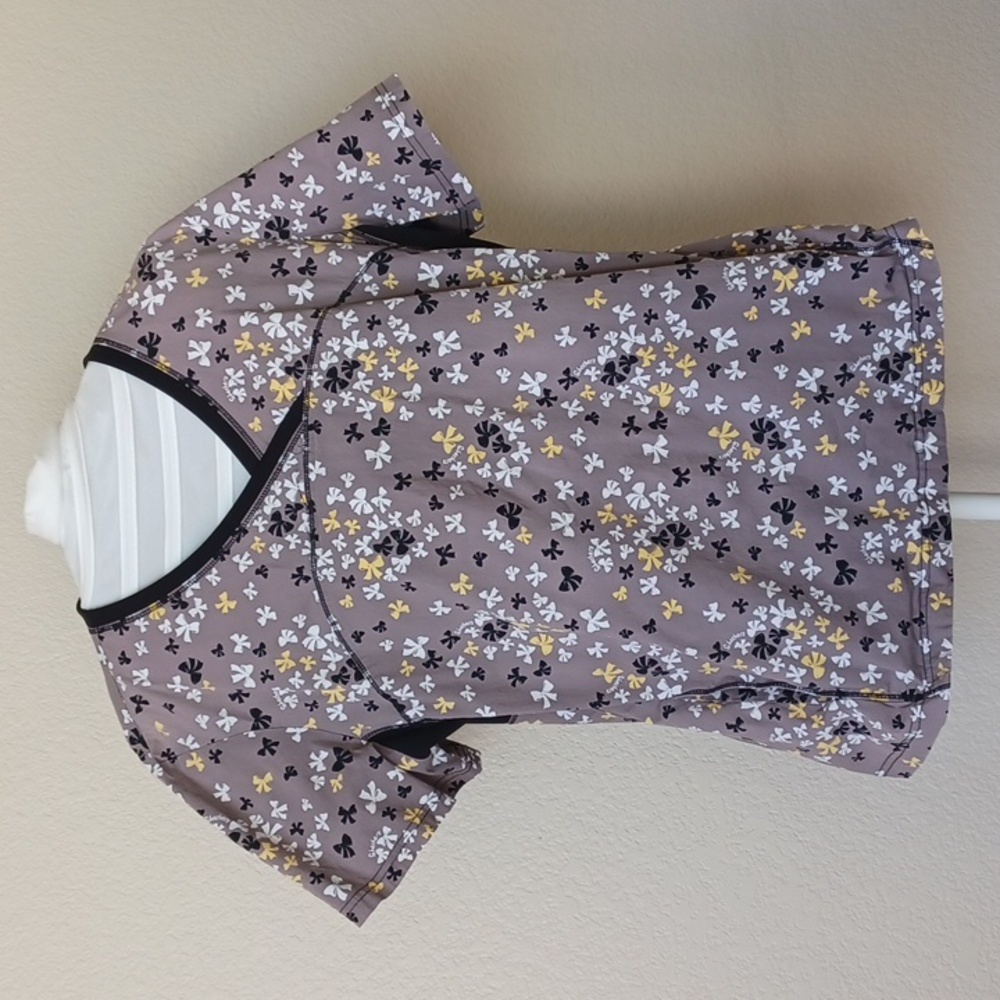 3/$25 SALE Skechers Bows Print Medical Scrub Top Brown White & Black, Womens L